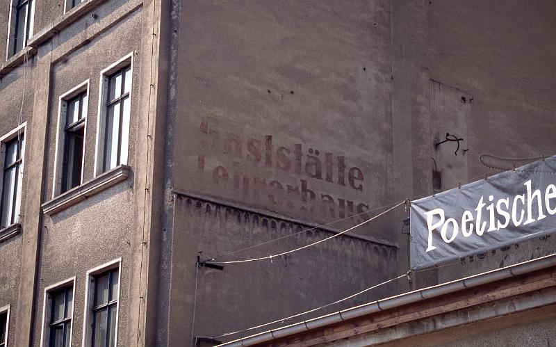 Leipzig, Ernst-Schneller-Str. 6, 23.8.1996.jpg - Gaststätte Lehrerhaus